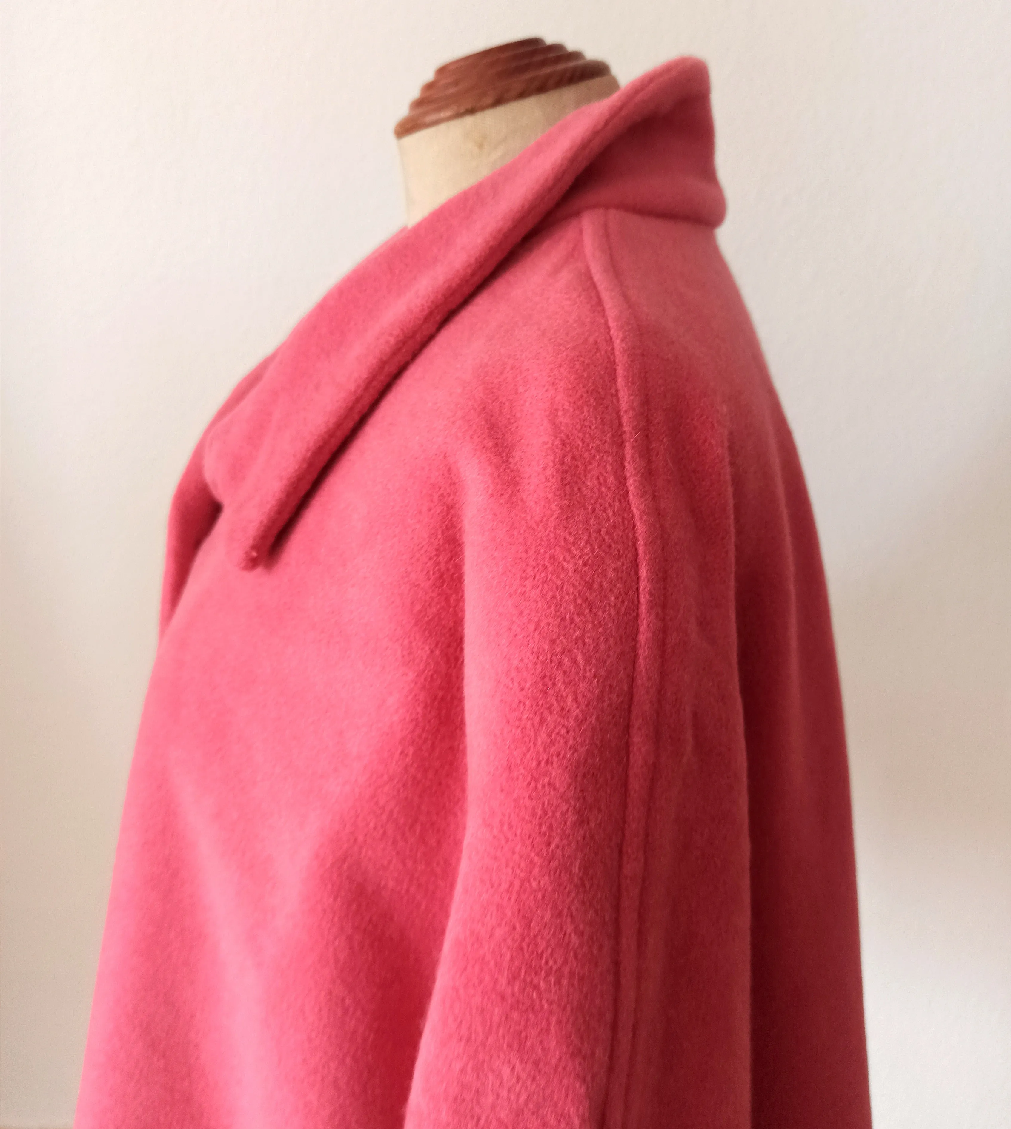 1950s 1960s - Gorgeous Pink Wool Cape