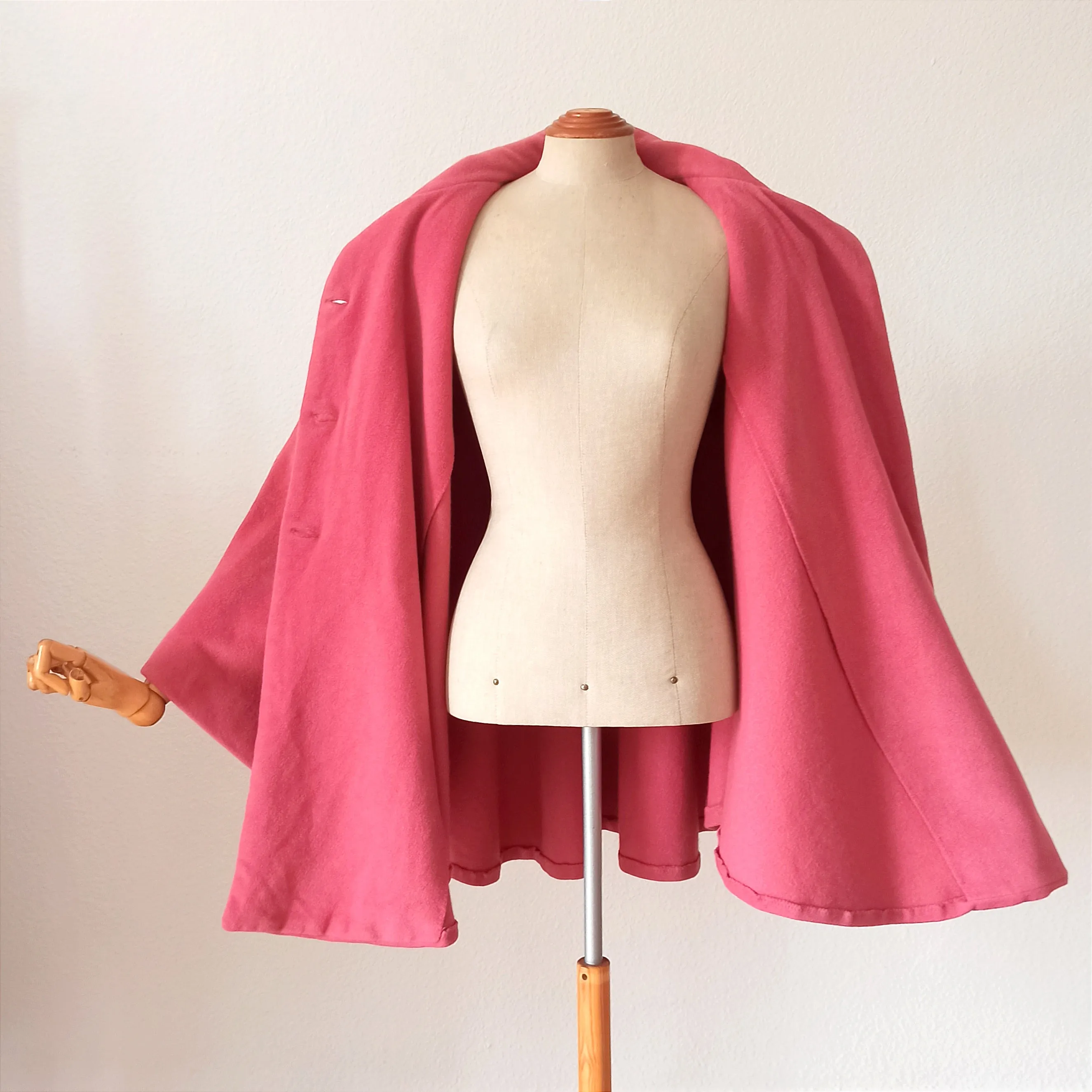 1950s 1960s - Gorgeous Pink Wool Cape