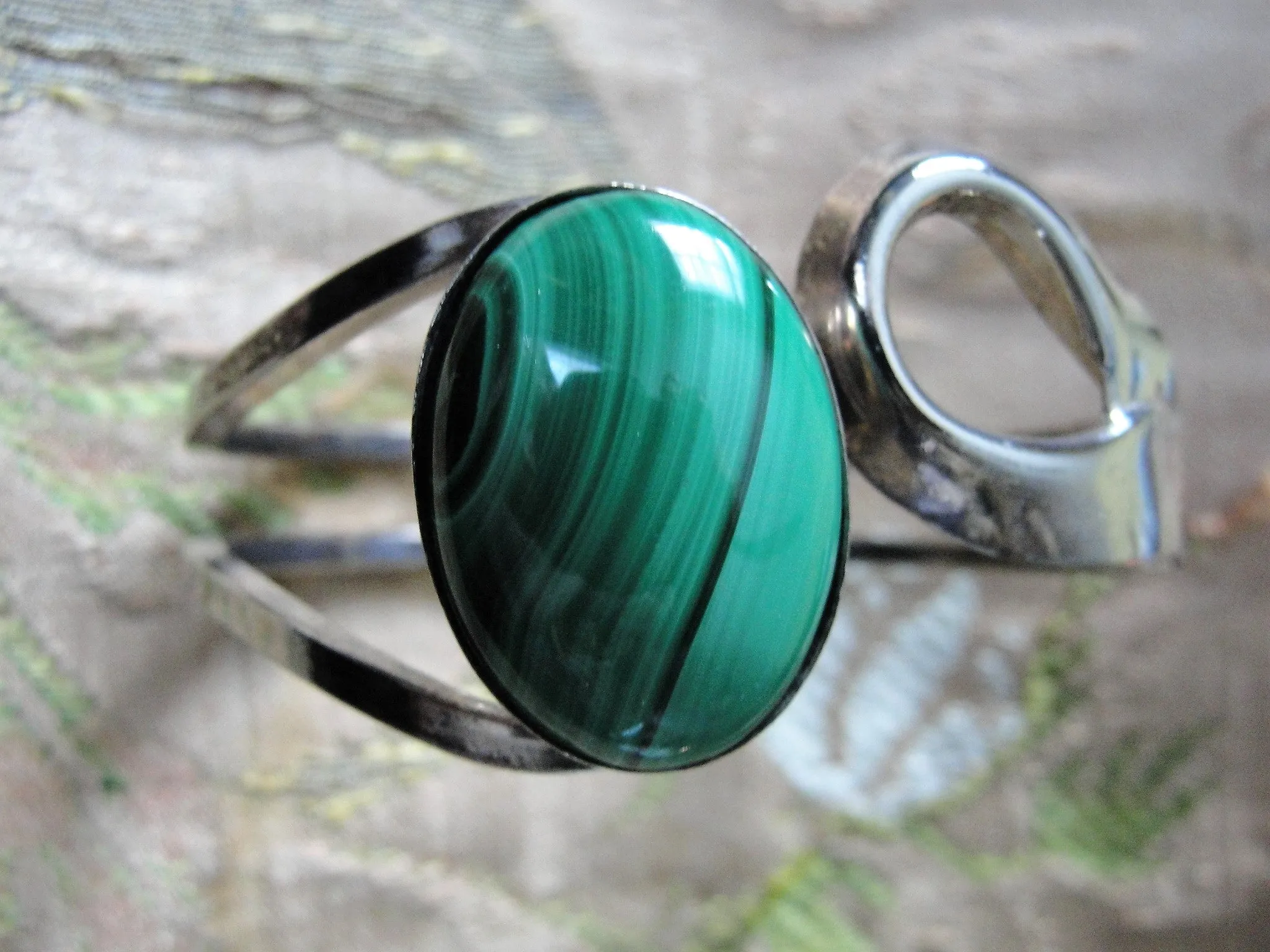 STRIKING Vintage Malachite Bracelet, Clamper Bangle,Hinged Bangle,Gorgeous Green Malachite Stone,Collectible Vintage Jewelry