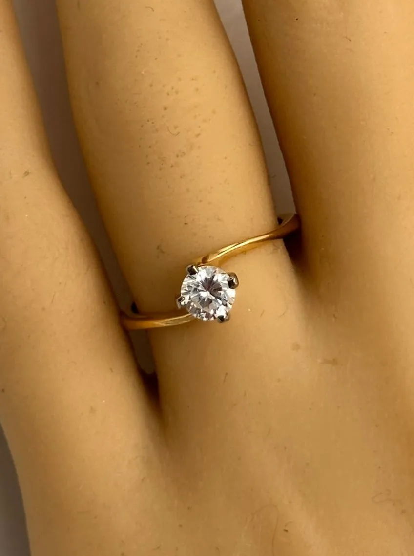 Stunning 18ct Yellow & White Gold Diamond Engagement Ring