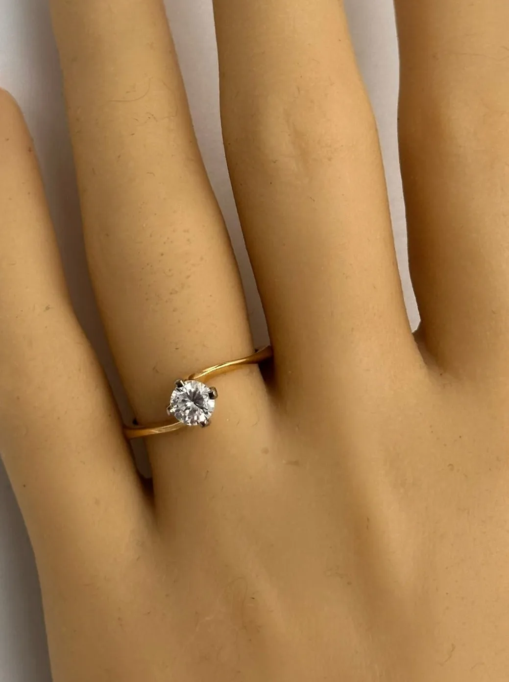 Stunning 18ct Yellow & White Gold Diamond Engagement Ring