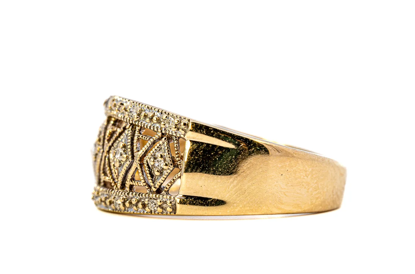 Stunning 9ct Yellow Gold 15-Stone Diamond Ring