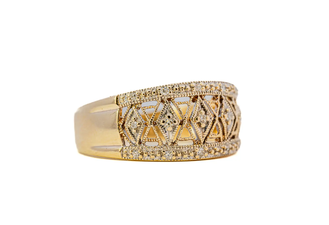 Stunning 9ct Yellow Gold 15-Stone Diamond Ring