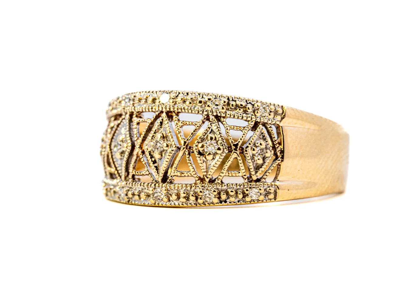 Stunning 9ct Yellow Gold 15-Stone Diamond Ring