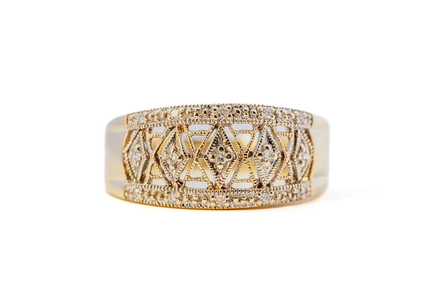 Stunning 9ct Yellow Gold 15-Stone Diamond Ring