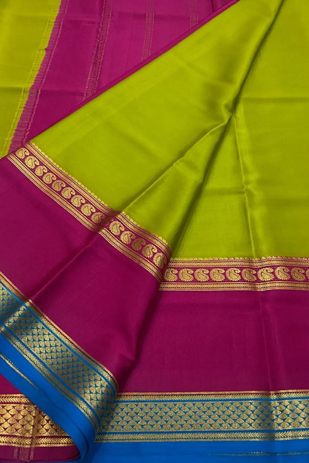 Stunning Green & Pink Handloom Crepe Silk Saree