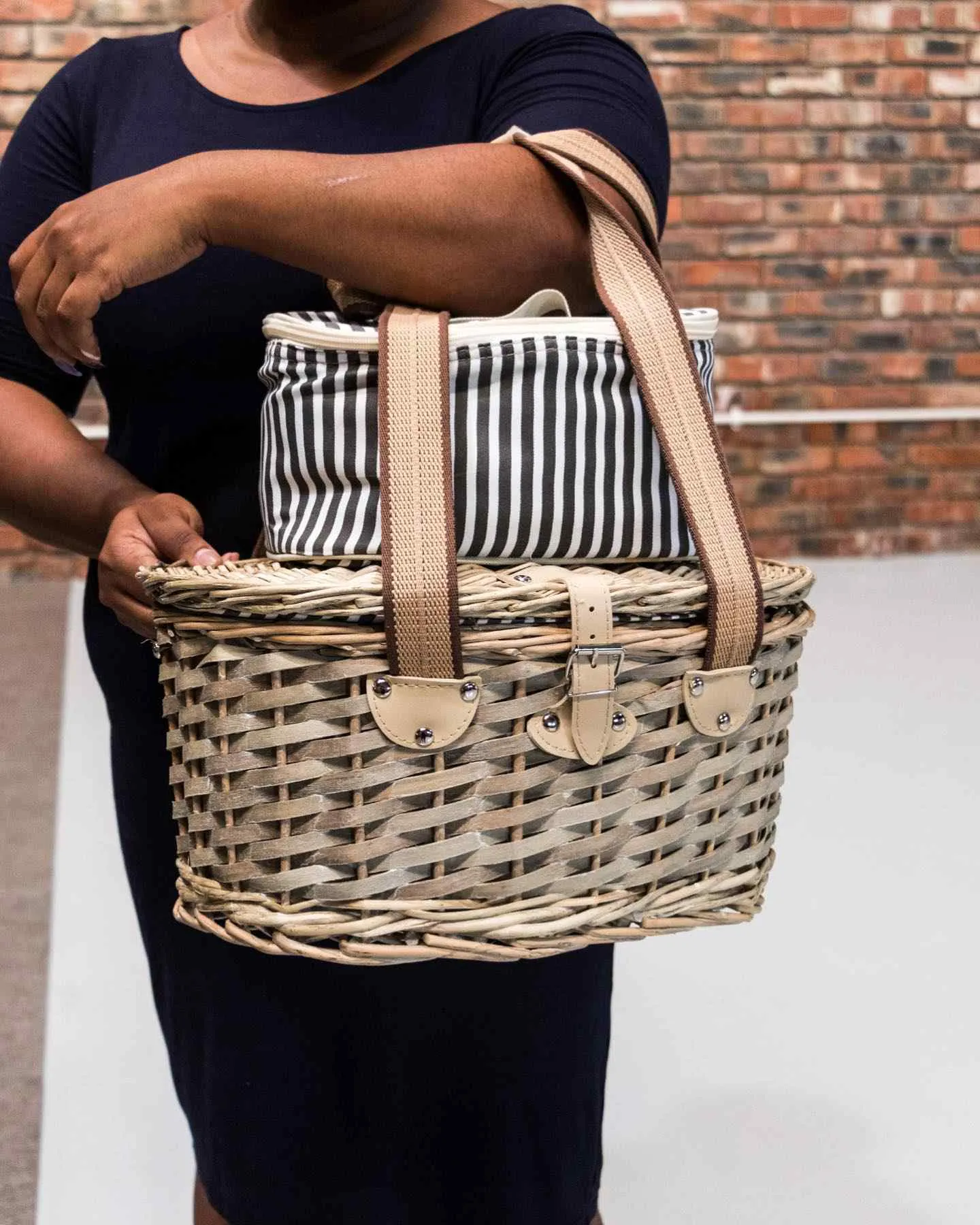 Yuppie Gift Baskets Ivory Picnic Basket