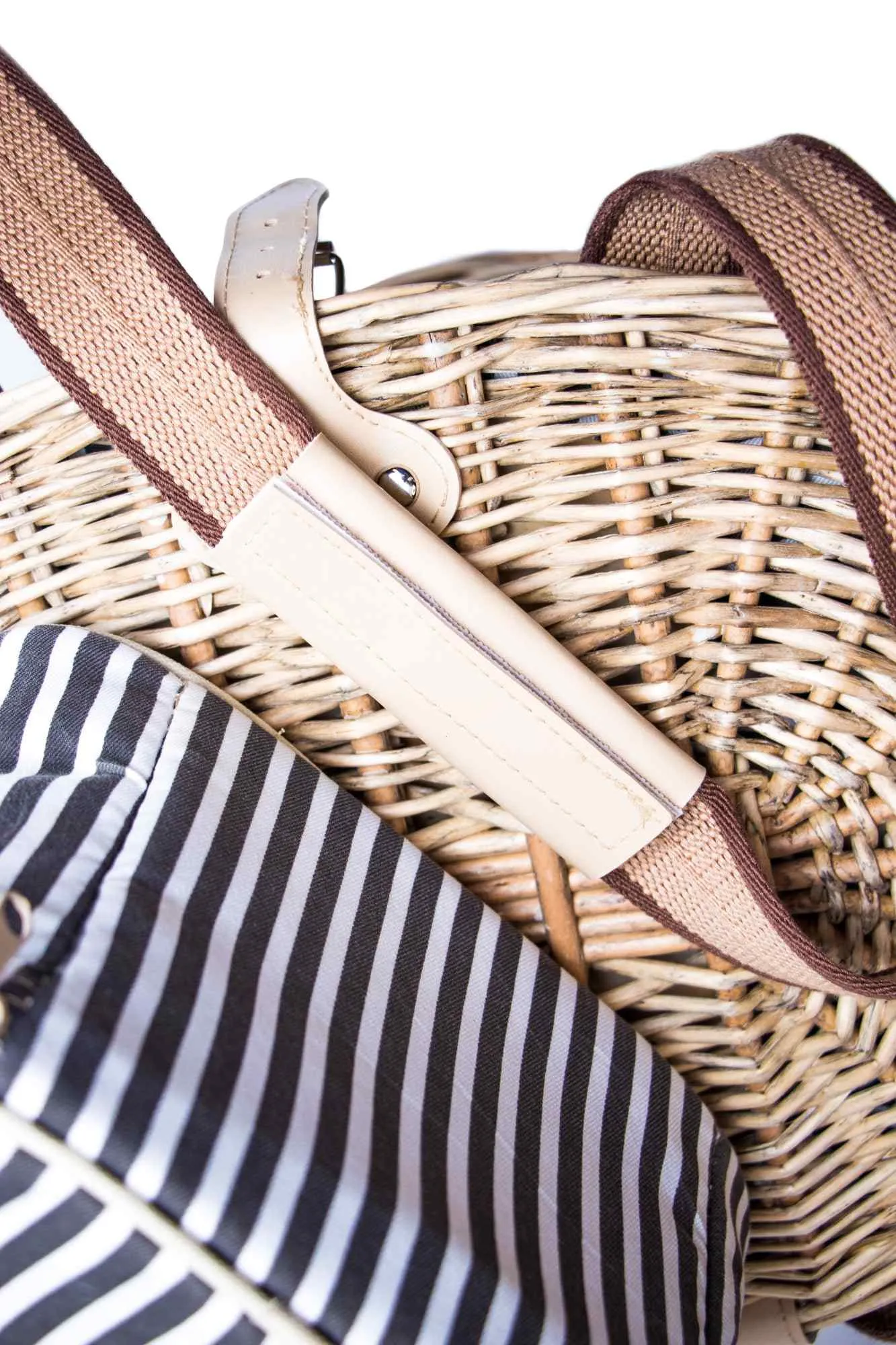 Yuppie Gift Baskets Ivory Picnic Basket